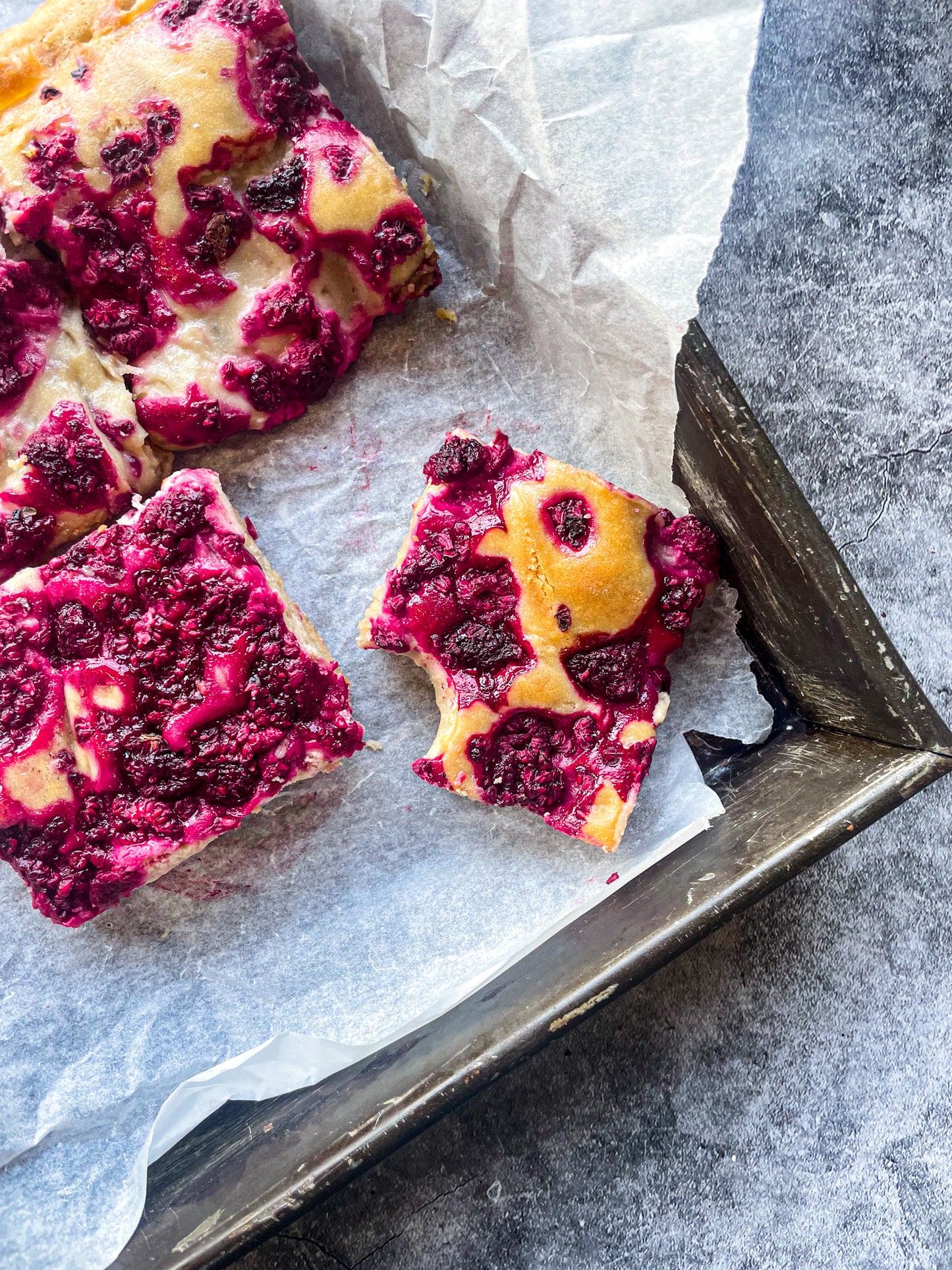RASPBERRY BLONDIES (GF)